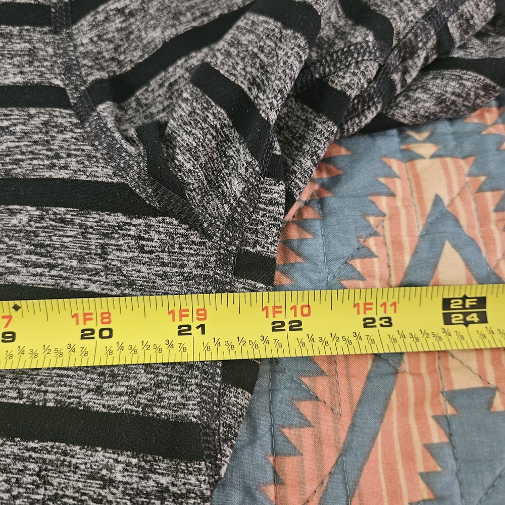 Nike Black and Gray Running Pullover. #1318 - Picture 4 of 5